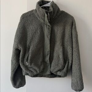 Vuori Sherpa Teddy Jacket in Olive Green